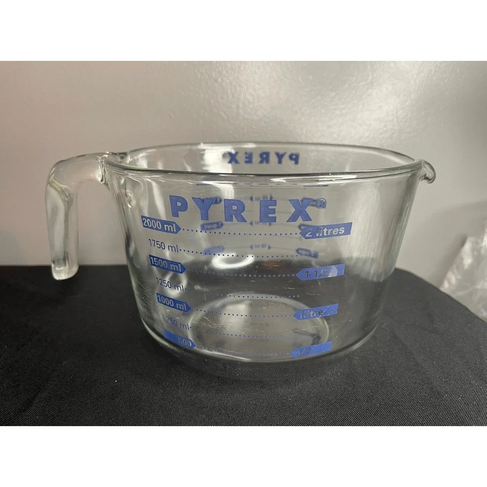 Pyrex 2 Quart 8 Cup Glass Measuring Cup Blue Lettering Made in USA 2000ml 64oz